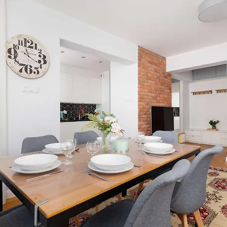 Przytulny I Przestronny Apartament W Krakowie Z Parkingiem Biurkiem I 2 Balkonami By Noclegi Renters-2
